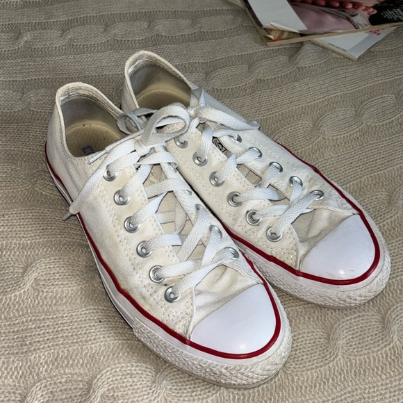 Converse Low-Top Cavas Sneakers - Size 7 - Picture 1 of 7